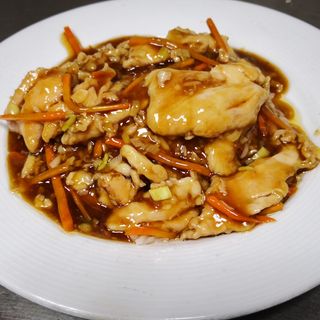 174. Пилешко върху варен ориз (700гр)