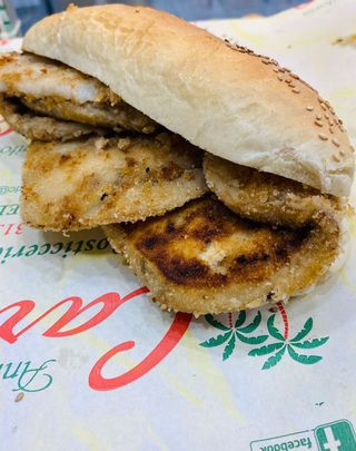 Panino con melanzane panate arrosto