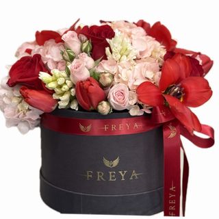 Cutie medie cu flori roz-rosii