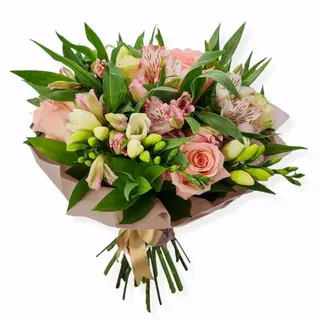 Buchet cu flori roz si albe