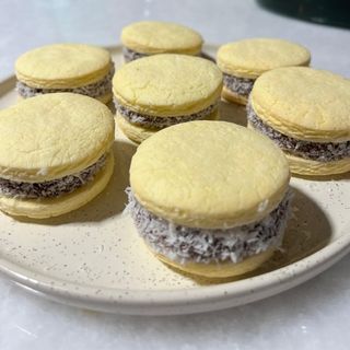 Alfajores rellenos con dulce de leche