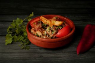 ოჯახური ღორის ხორცით