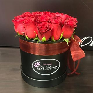 Trandafiri Rosii în Cutie