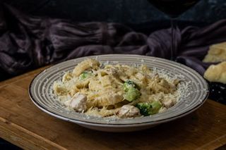 Талиатели с пиле и броколи (420г)