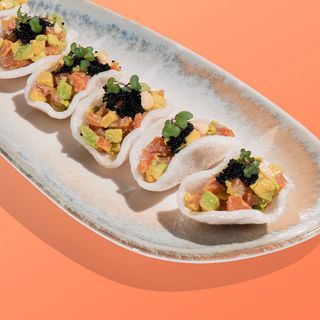 Chipsuri de creveți cu ceviche de somon
