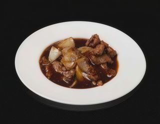 108. Manzo cipolla con pepe nero