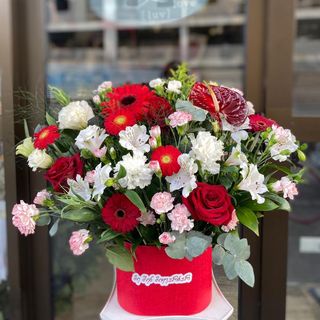 #9. ყუთის კომპოზიცია წითელ ტონებში