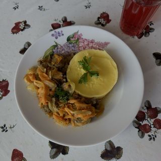 Печень с луком и морковью