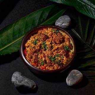 შემწვარი ბრინჯი საქონლით