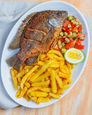 Frites De Pomme De Terre & Poisson Frit