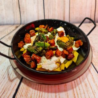 Huevos Estrellados Con Chistorra al vino