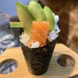 31. Temaki Salmón