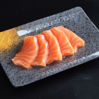 98.Sashimi de salmón (6 uds.)
