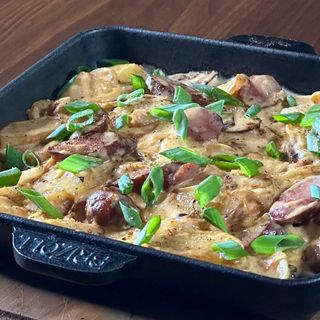 Мисливські ковбаски, картопля, овочі