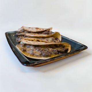Tacos de Bistec con Queso