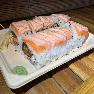 Uramaki Tataki De Salmó