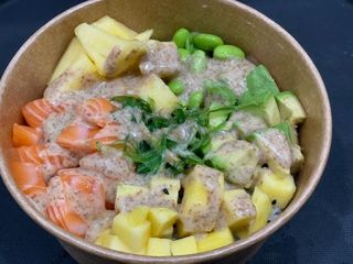 173.  Poké tropical 