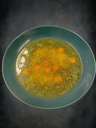 Domaća pileća supa sa rezancima