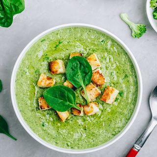 Supa cremă de broccoli și crutoane