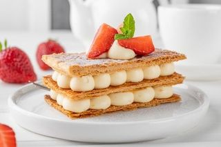 Millefoglie crema chantilly e frutti di bosco