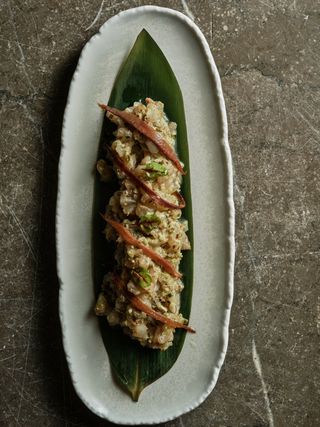 Tartar de lubina de estero con vinagreta de lima