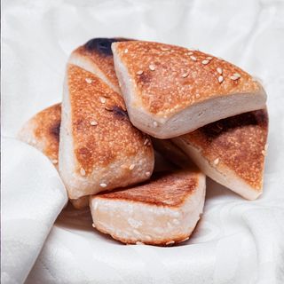 Pâinici calde, scoase din cuptor