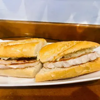 Bocadillo De Lomo Con Salsa Tártara