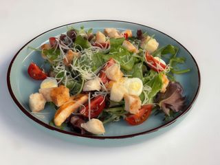 САЛАТ ЦЕЗАР З КУРЯЧИМ ФІЛЕ АРОСТО (220g)