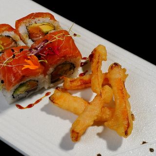 Salmón kariage roll