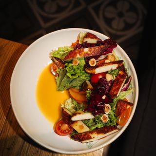 Зелений салат з халумі (250г)