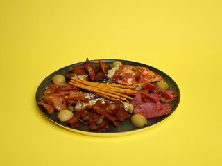 М'ясна тарілка з артишоками