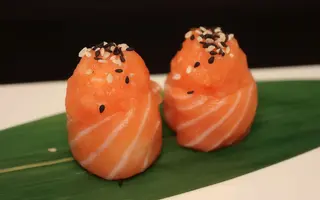 15. Gunkan salmone