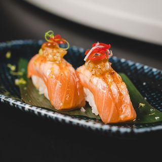 Torcha salmon nigiri