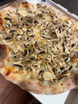 Pizza funghi bianca