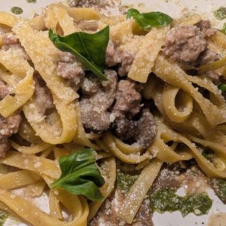 Tagliatelle funghi porcini y ternera 