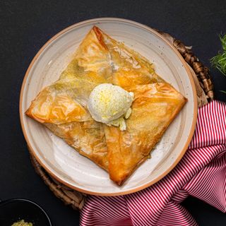 Катмер с топка сладолед (150г)