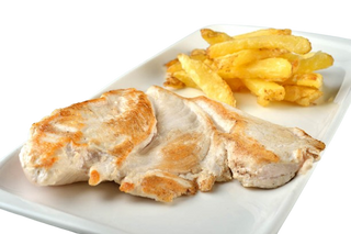67-Pechuga de pollo frita con patatas