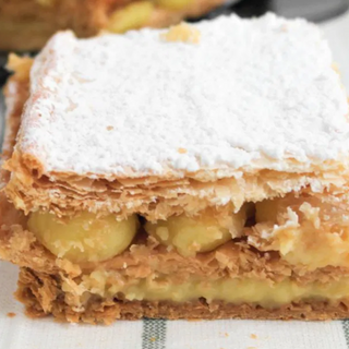 Tarta de milhoja de crema
