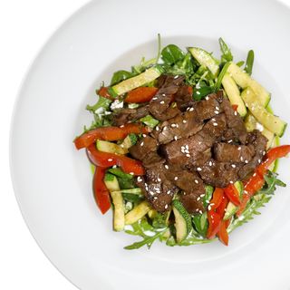 Теплий салат з телятиною