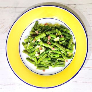 Judías verdes salteadas con huevo cocido y jamón serrano (325 g.)
