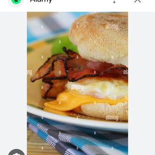 Spianata piccante, uovo alla piastra, peperoni grigliati