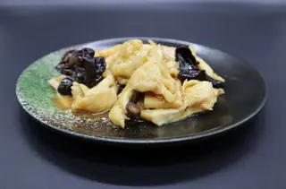306. Pollo funghi e bambù