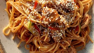 Noodle sa piletinom u slatko ljutom sosu