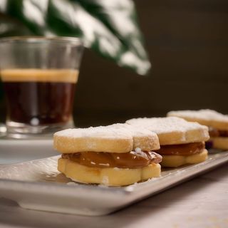 Alfajores de maicena con relleno  manjarblanco x 3 unidades