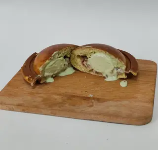 Pistaći malina NLO burger