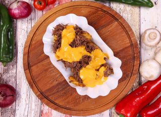 Текс Мекс картофки с чедър, халапеньо и месo (350г)