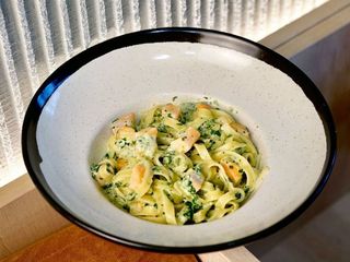 Паста з лососем та шпинатом (350g)