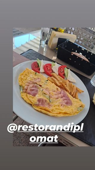Omlet sa pršutom i sirom 350gr