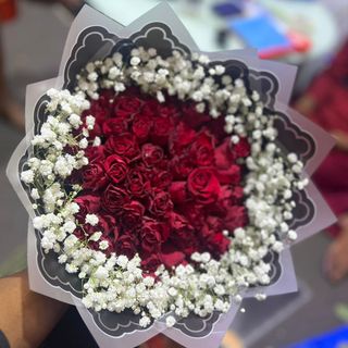 Red With Baby’S Breath Handbouquet of 6 batches of 20stems 