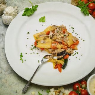 Paccheri alici, melanzane e pomodoro ciliegino